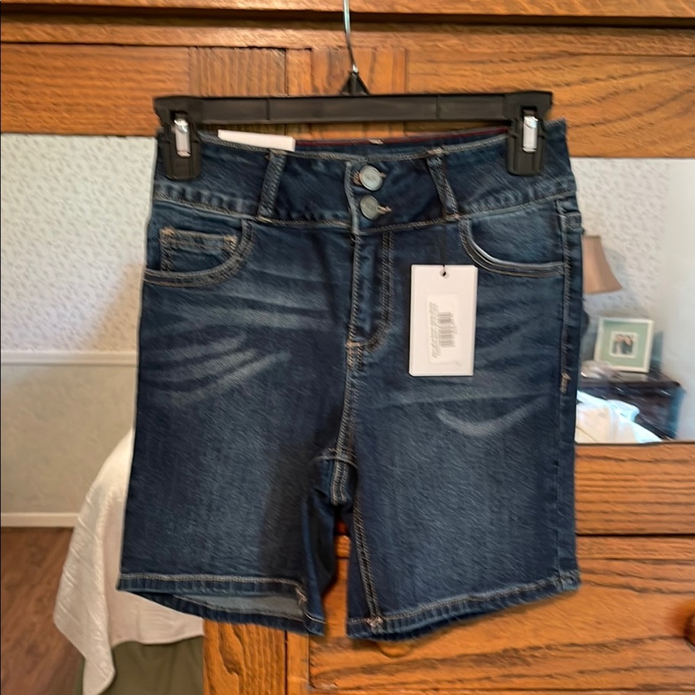 Woman’s Kiki LaRue Size S Denim Shorts